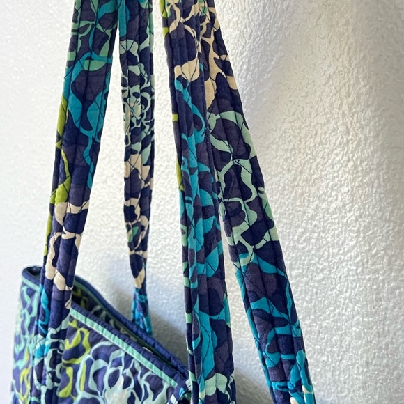 Vera Bradley Katalina Blues Large Floral Quilted Tote NWT - Picture 16 of 16